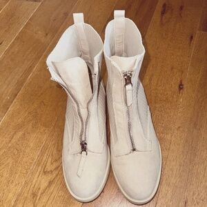 Anne Klein creme zipper boots